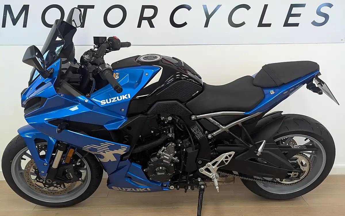 Used 2025 Suzuki GSX-8R 800 Blue - Interior and Exterior details 4