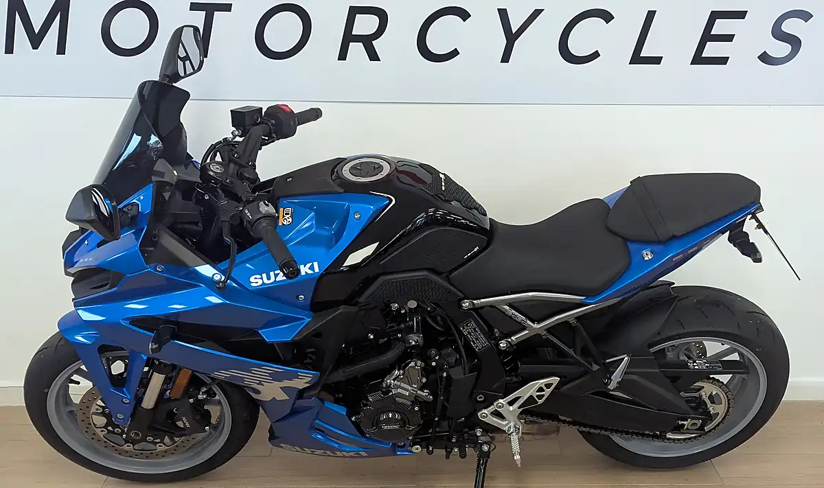 Used 2025 Suzuki GSX-8R 800 Blue - Interior and Exterior details 9
