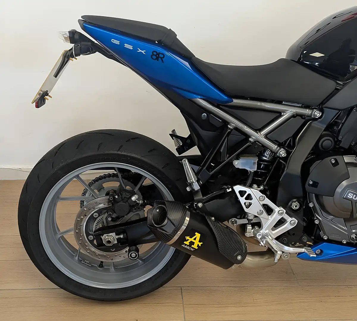 Used 2025 Suzuki GSX-8R 800 Blue - Interior and Exterior details 13