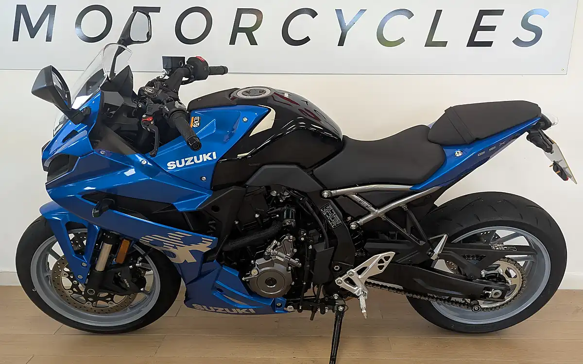 Used 2025 Suzuki GSX-8R 800 Blue - Interior and Exterior details 6