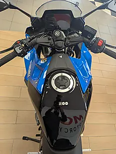 Used 2025 Suzuki GSX-8R 800 Blue - Interior and Exterior details 7