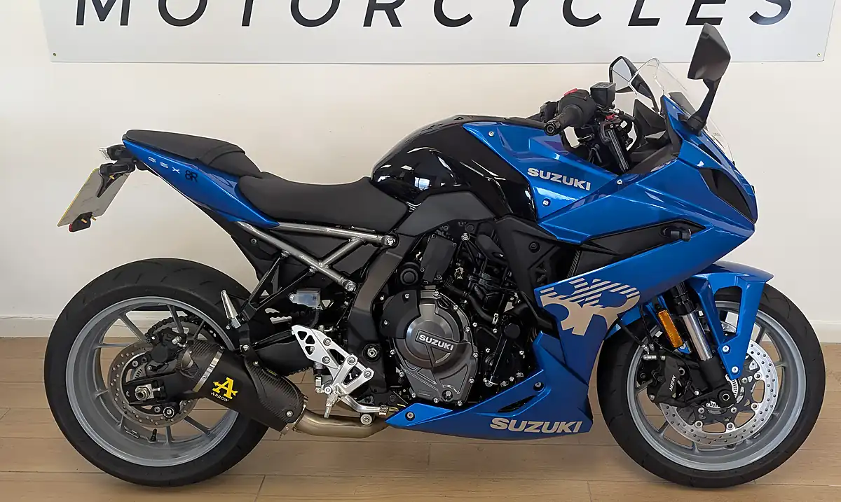 Used 2025 Suzuki GSX-8R 800 Blue - Interior and Exterior details 9