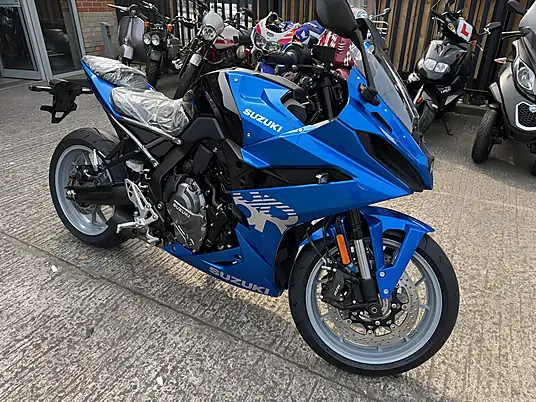 2025 Suzuki GSX-8R 800