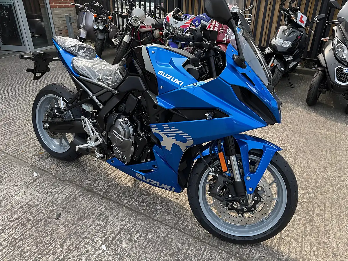 Used 2025 Suzuki GSX-8R 800 - Front View