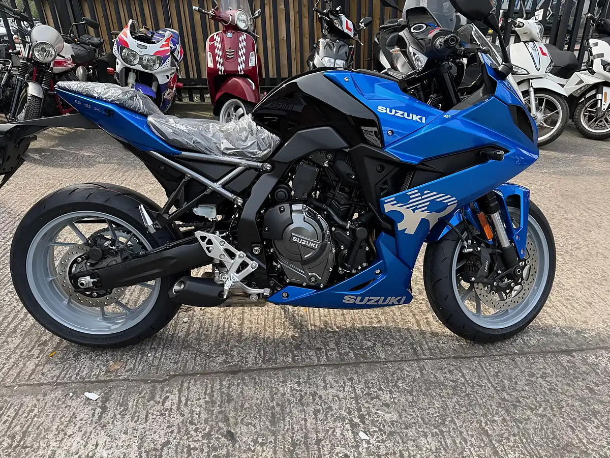 Used 2025 Suzuki GSX-8R 800 - Interior and Exterior details 2
