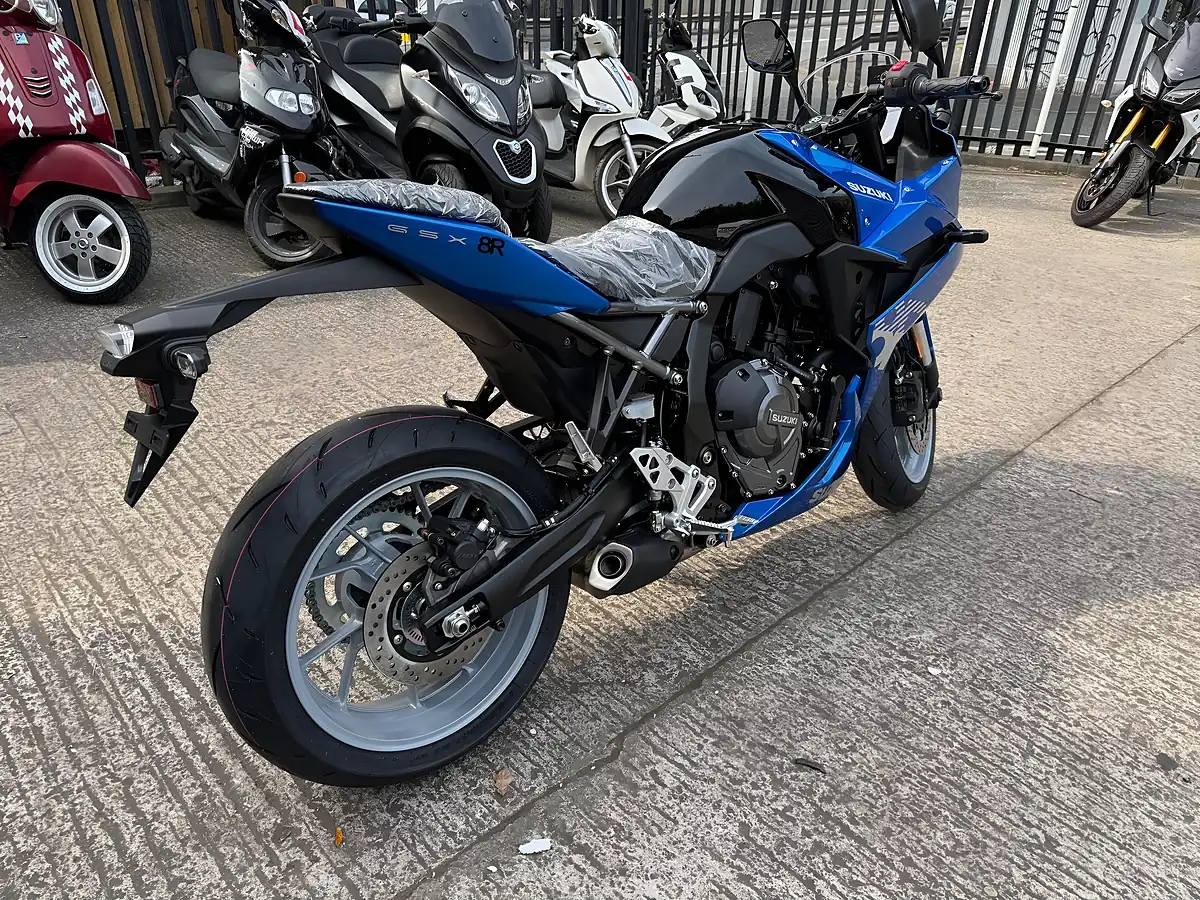 Used 2025 Suzuki GSX-8R 800 - Interior and Exterior details 3