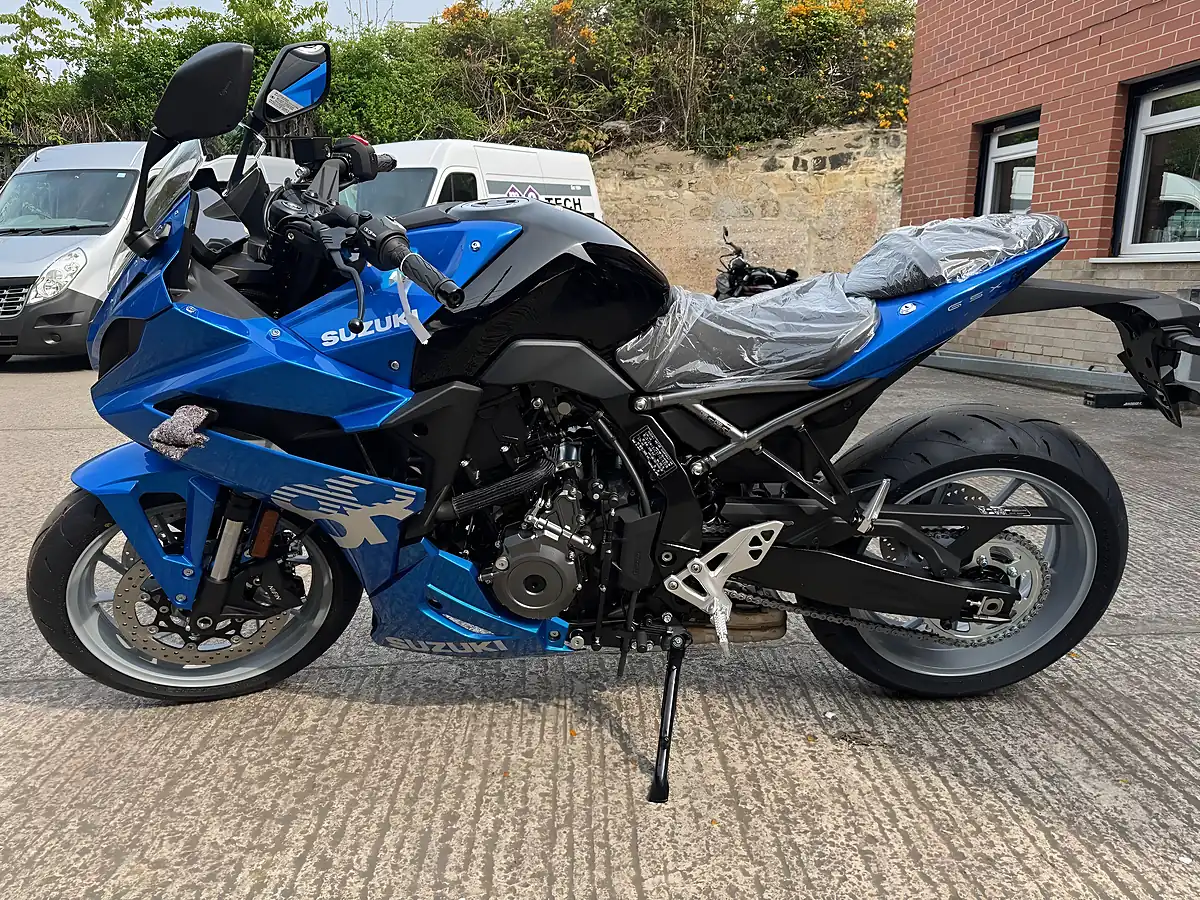 Used 2025 Suzuki GSX-8R 800 - Interior and Exterior details 5