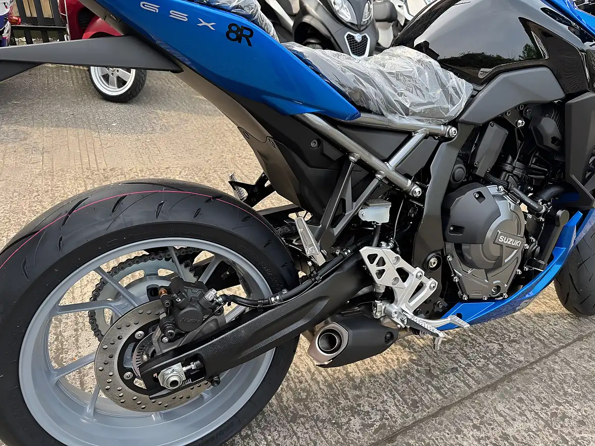 Used 2025 Suzuki GSX-8R 800 - Interior and Exterior details 8