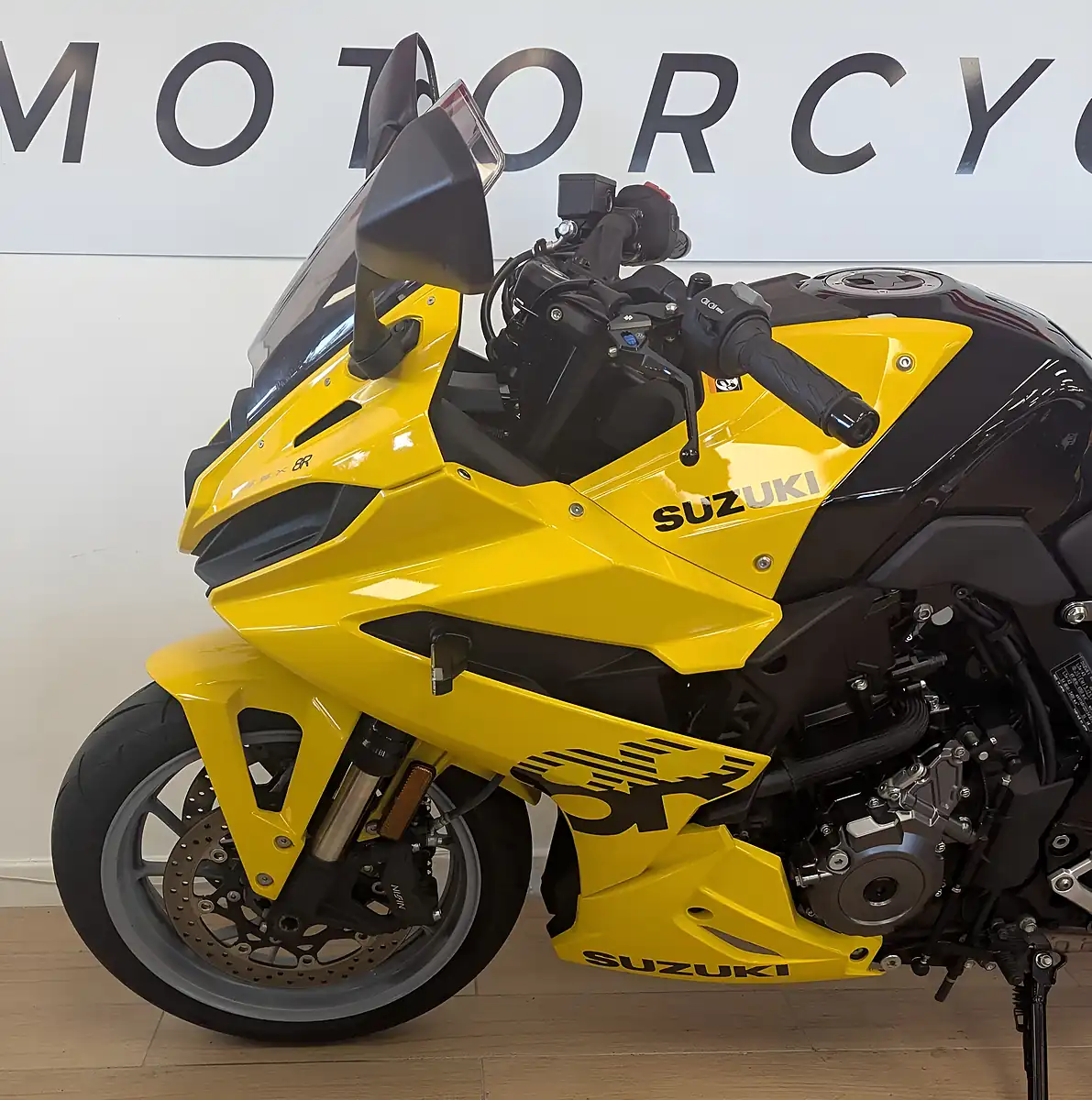 Used 2025 Suzuki GSX-8R 800 Kiiro Yellow - Interior and Exterior details 19