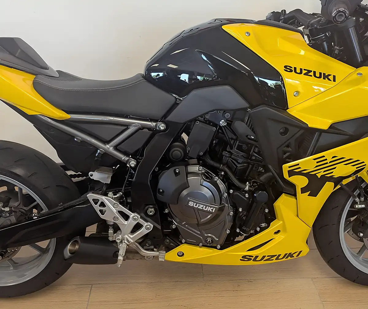 Used 2025 Suzuki GSX-8R 800 Kiiro Yellow - Interior and Exterior details 20