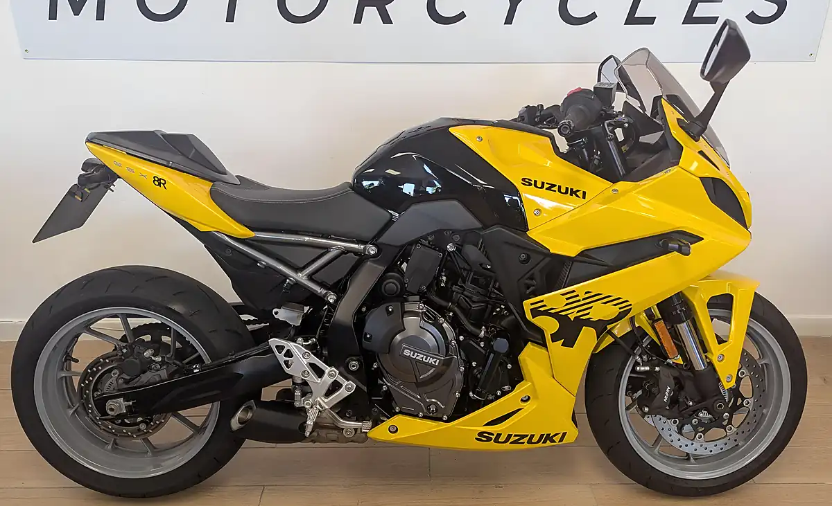 Used 2025 Suzuki GSX-8R 800 Kiiro Yellow - Interior and Exterior details 5