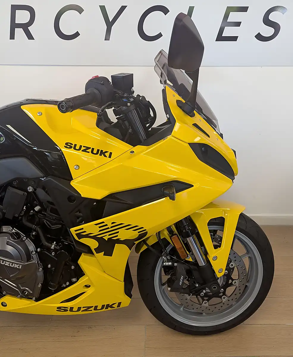 Used 2025 Suzuki GSX-8R 800 Kiiro Yellow - Interior and Exterior details 6
