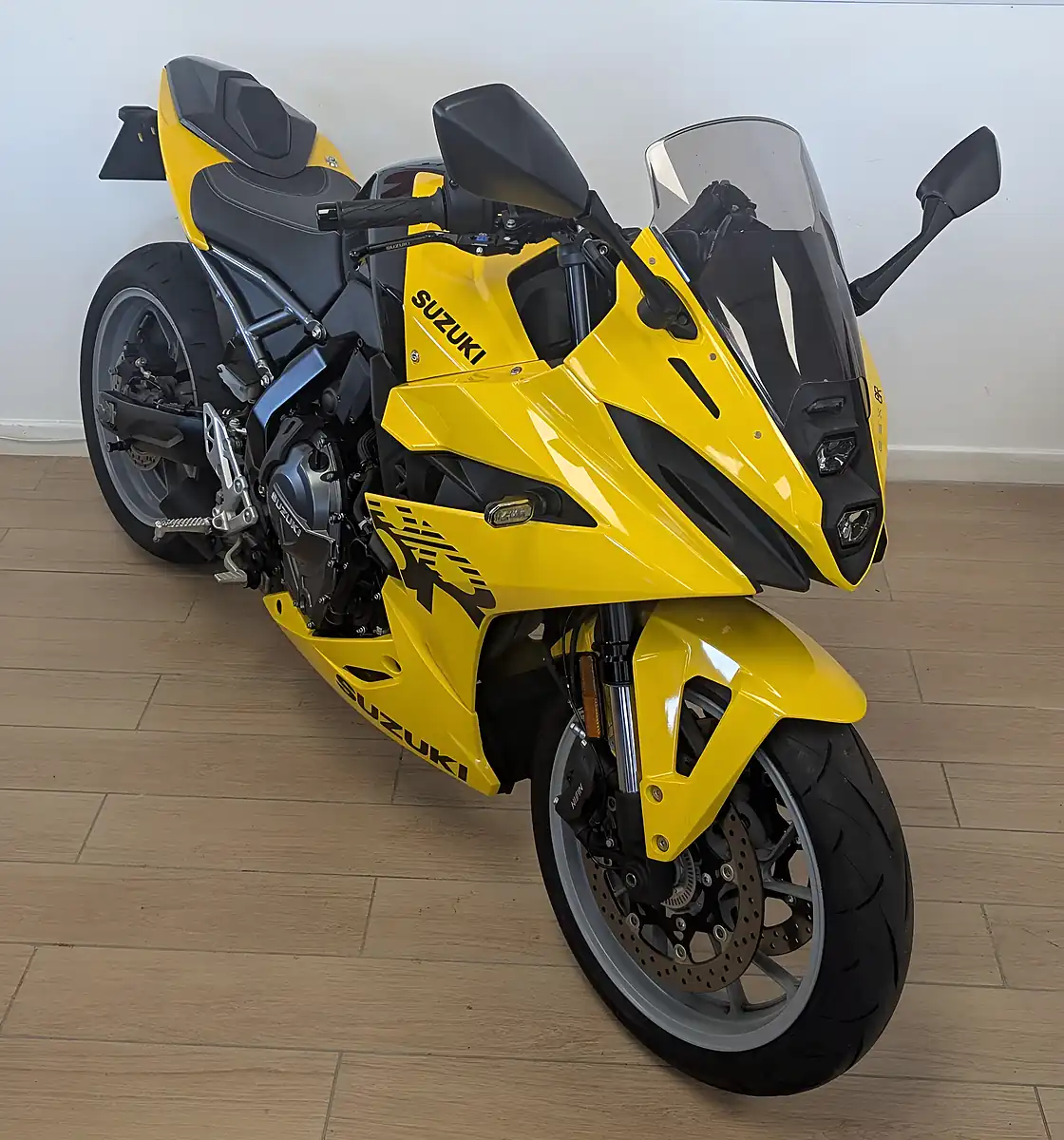 Used 2025 Suzuki GSX-8R 800 Kiiro Yellow - Interior and Exterior details 7