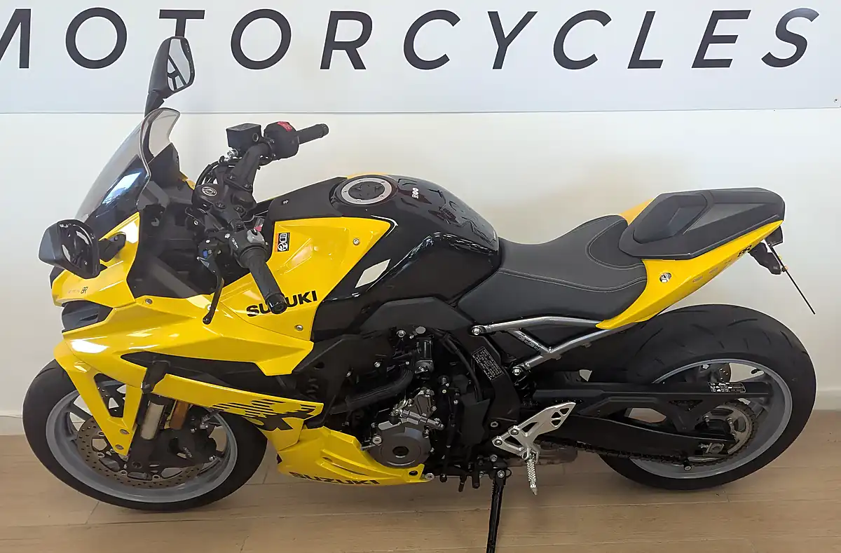 Used 2025 Suzuki GSX-8R 800 Kiiro Yellow - Interior and Exterior details 9