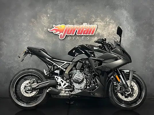 2025 Suzuki GSX-8R 800