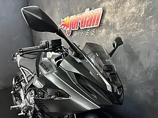 Used 2025 Suzuki GSX-8R Black - Interior and Exterior details 10