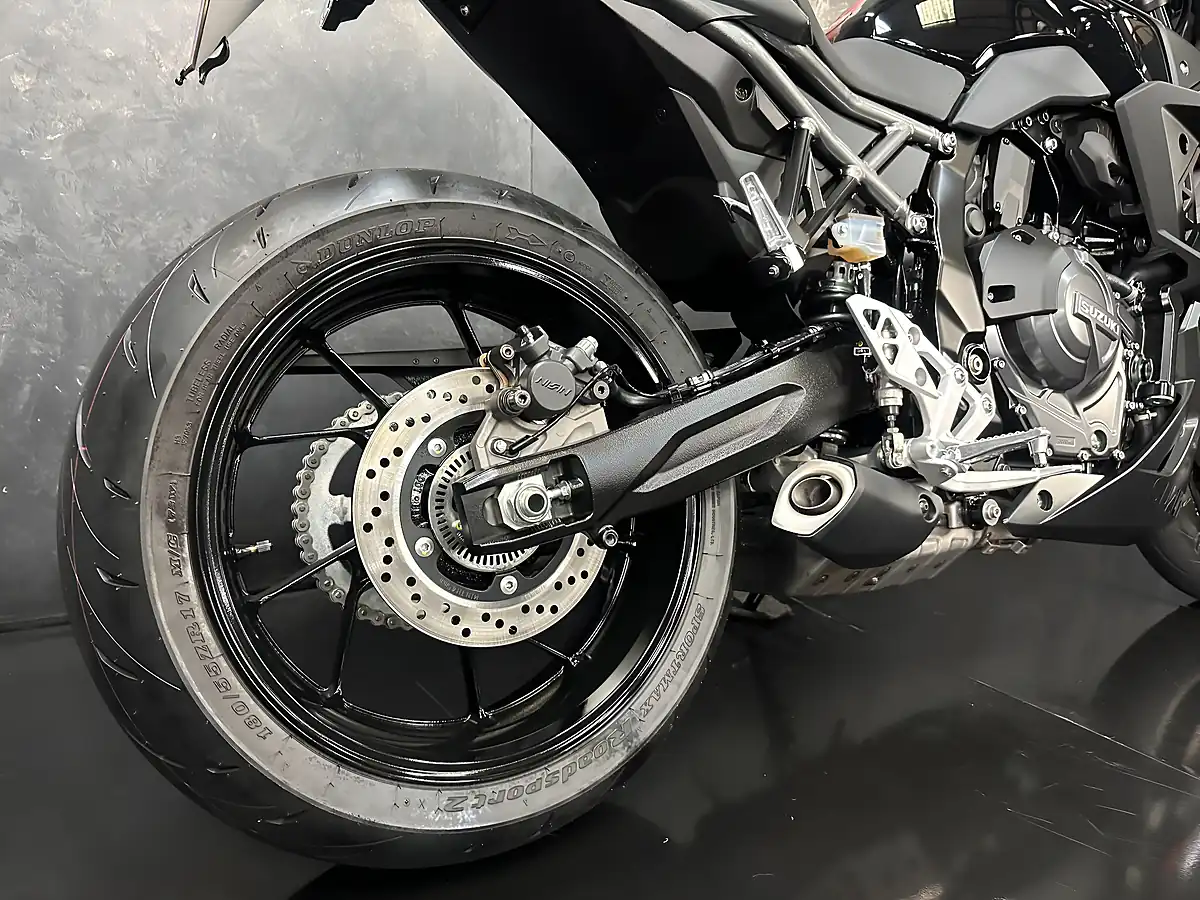Used 2025 Suzuki GSX-8R Black - Interior and Exterior details 13
