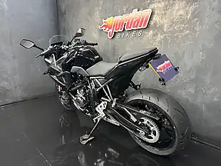 Used 2025 Suzuki GSX-8R Black - Interior and Exterior details 15