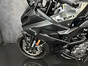 Used 2025 Suzuki GSX-8R Black - Interior and Exterior details 16
