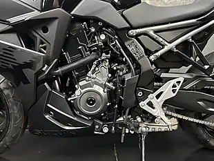 Used 2025 Suzuki GSX-8R Black - Interior and Exterior details 17