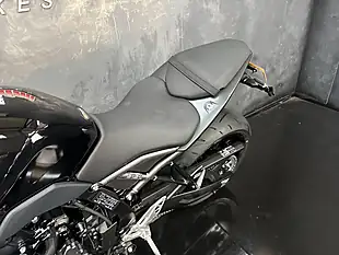 Used 2025 Suzuki GSX-8R Black - Interior and Exterior details 19