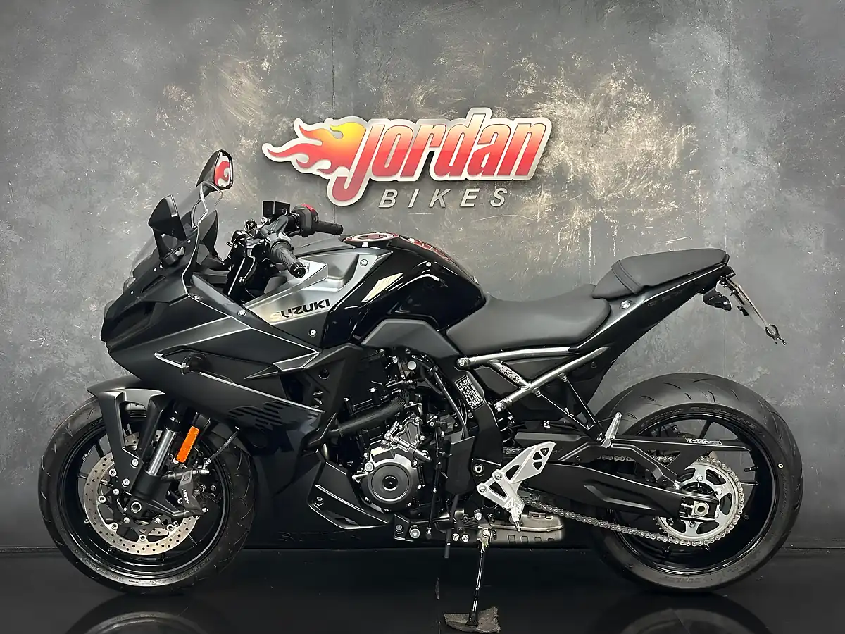Used 2025 Suzuki GSX-8R Black - Interior and Exterior details 2