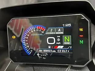 Used 2025 Suzuki GSX-8R Black - Interior and Exterior details 3
