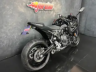 Used 2025 Suzuki GSX-8R Black - Interior and Exterior details 6