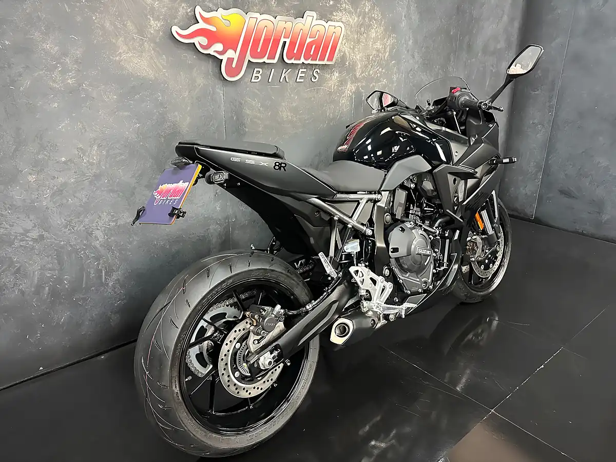 Used 2025 Suzuki GSX-8R Black - Interior and Exterior details 6
