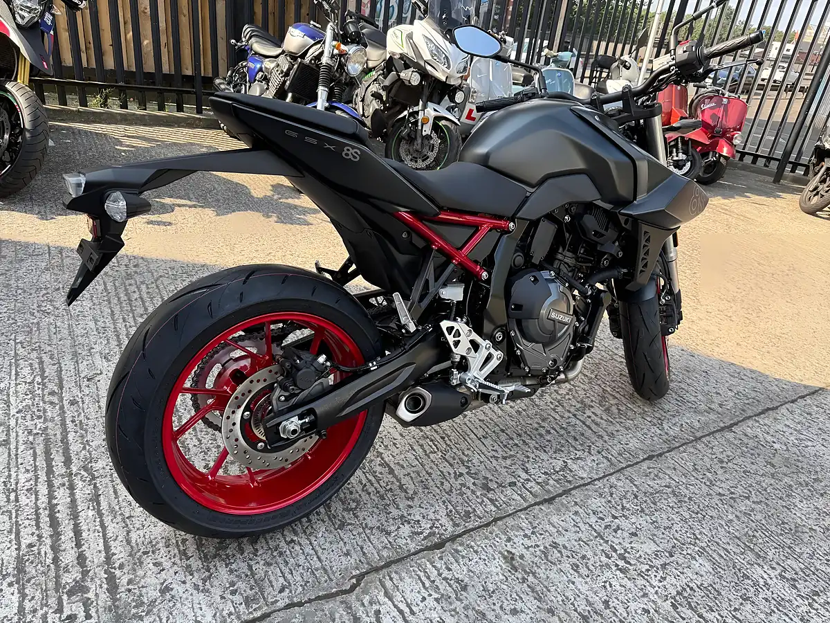 Used 2025 Suzuki GSX-8S 800 - Interior and Exterior details 2
