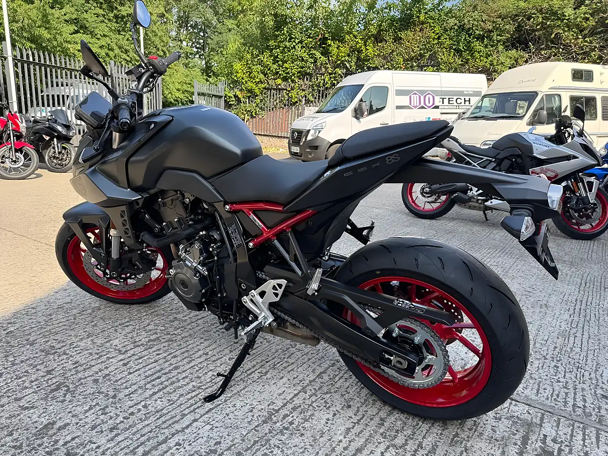 Used 2025 Suzuki GSX-8S 800 - Interior and Exterior details 3