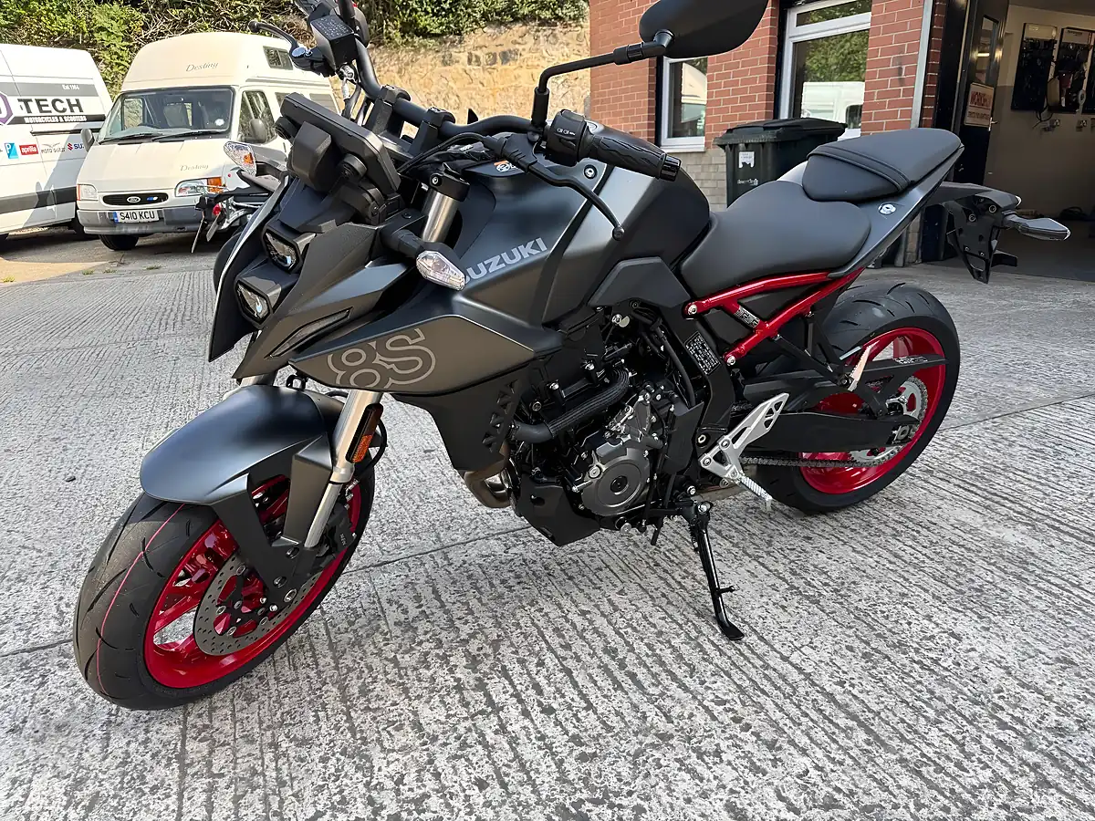 Used 2025 Suzuki GSX-8S 800 - Interior and Exterior details 4