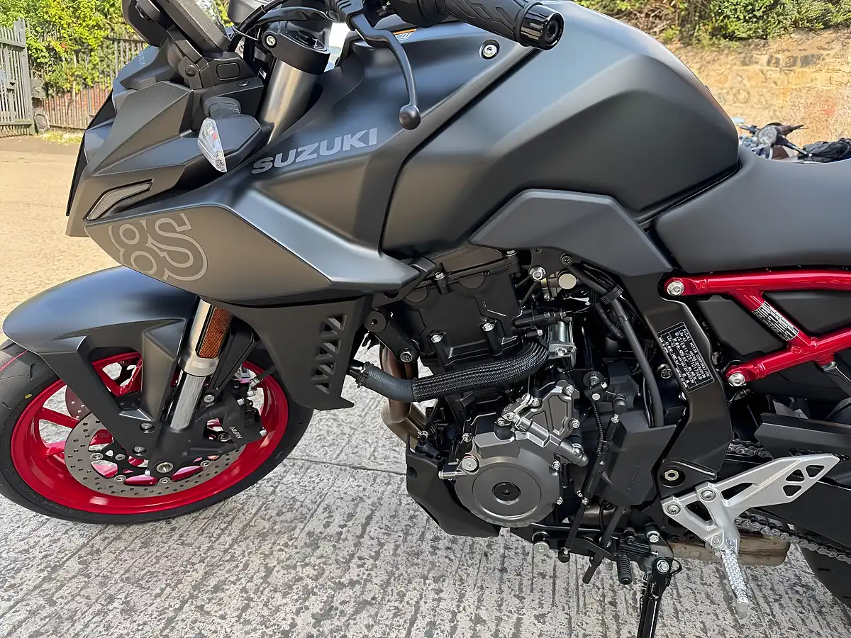 Used 2025 Suzuki GSX-8S 800 - Interior and Exterior details 9