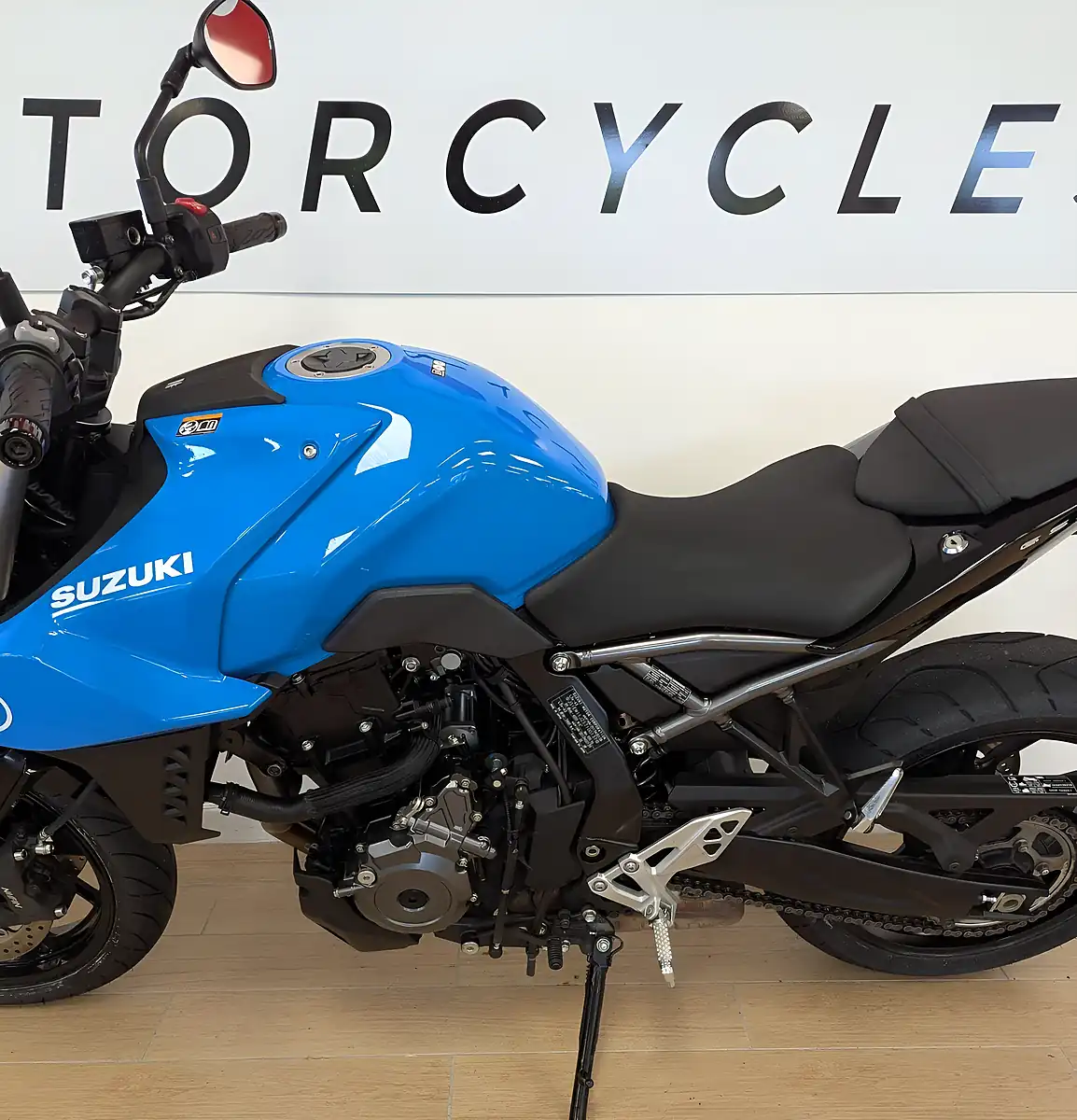 Used 2025 Suzuki GSX-8S Black - Interior and Exterior details 10