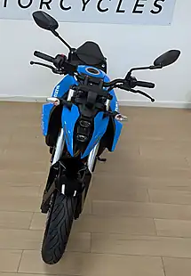 Used 2025 Suzuki GSX-8S Black - Interior and Exterior details 11