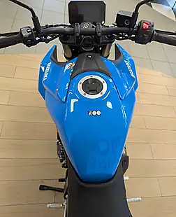 Used 2025 Suzuki GSX-8S Black - Interior and Exterior details 12