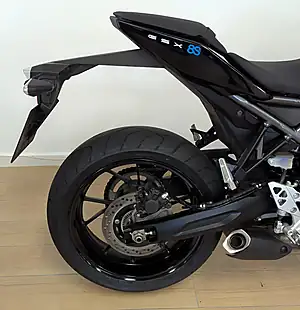 Used 2025 Suzuki GSX-8S Black - Interior and Exterior details 14