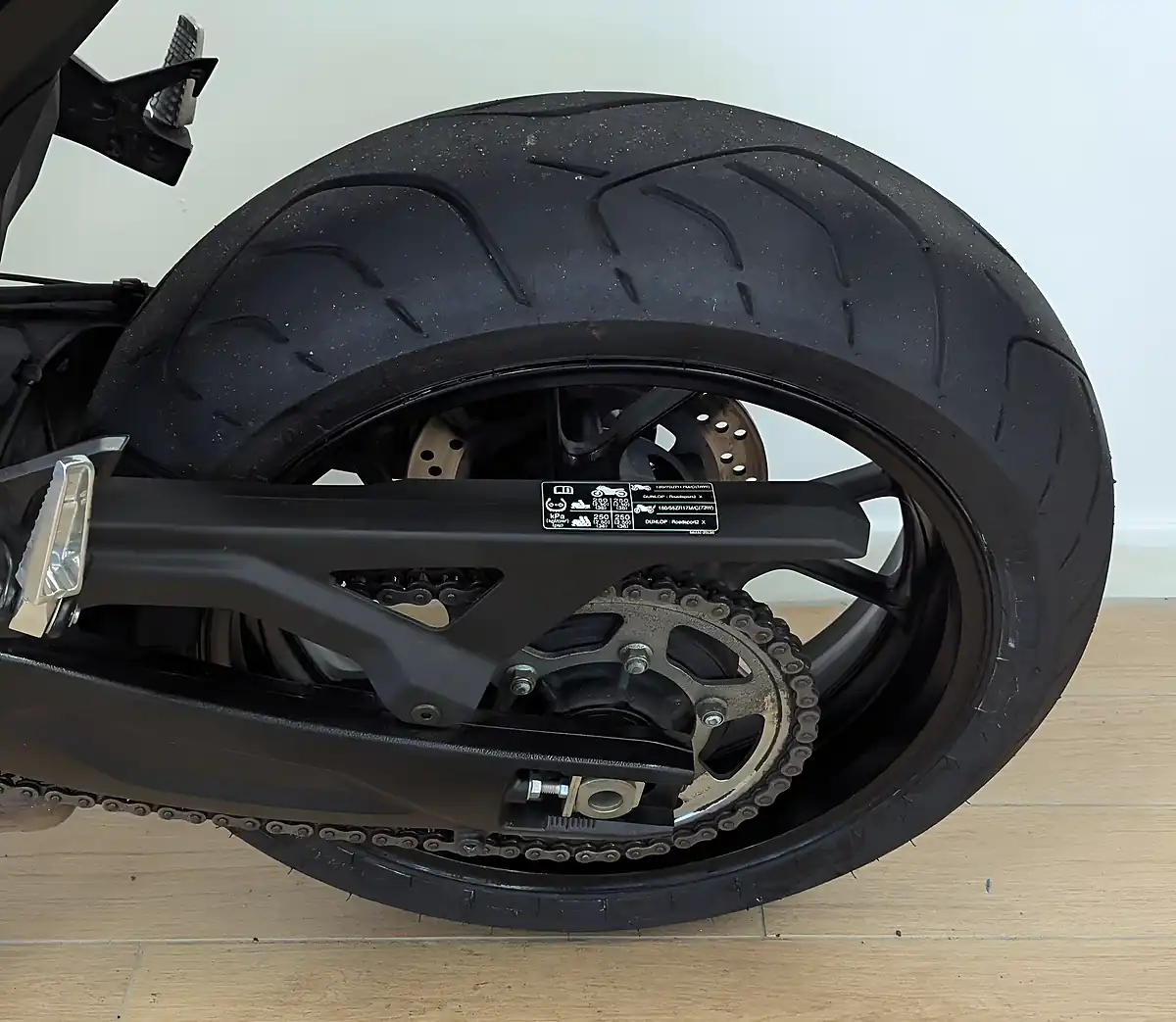 Used 2025 Suzuki GSX-8S Black - Interior and Exterior details 15