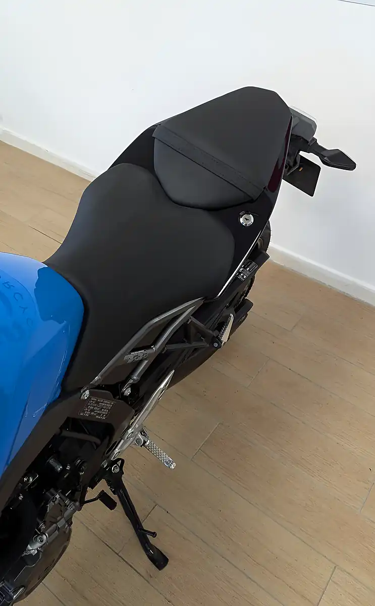 Used 2025 Suzuki GSX-8S Black - Interior and Exterior details 16