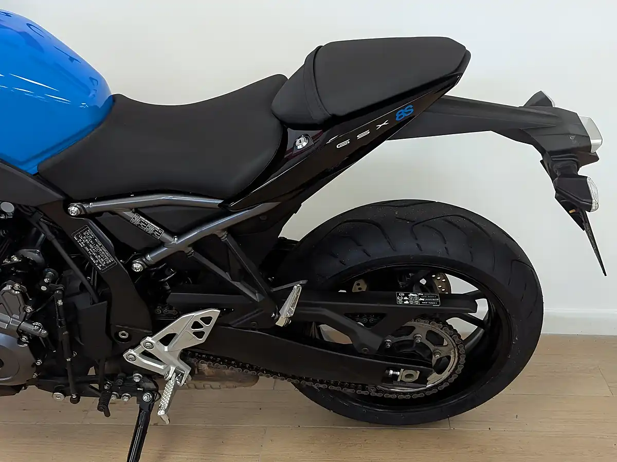 Used 2025 Suzuki GSX-8S Black - Interior and Exterior details 20
