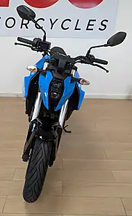 Used 2025 Suzuki GSX-8S Black - Interior and Exterior details 4