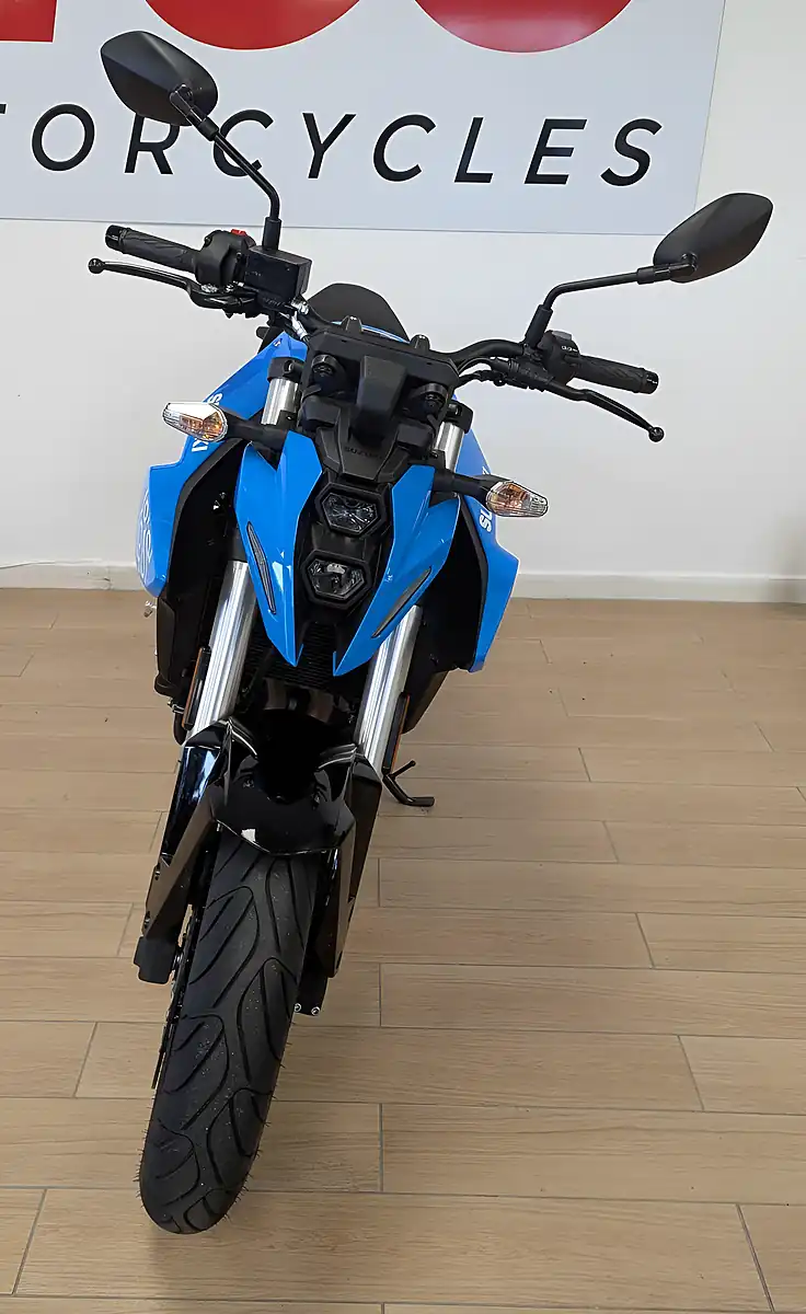 Used 2025 Suzuki GSX-8S Black - Interior and Exterior details 4