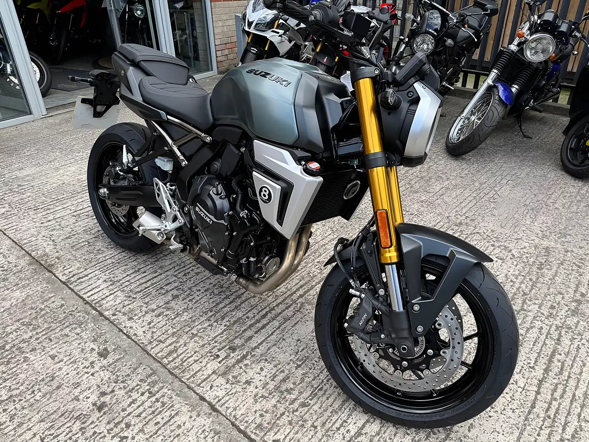 Used 2025 Suzuki GSX-8T Green - Front View