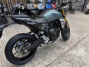 Used 2025 Suzuki GSX-8T Green - Interior and Exterior details 3