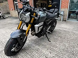 Used 2025 Suzuki GSX-8T Green - Interior and Exterior details 5