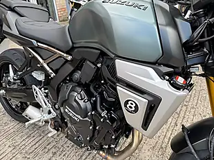 Used 2025 Suzuki GSX-8T Green - Interior and Exterior details 7