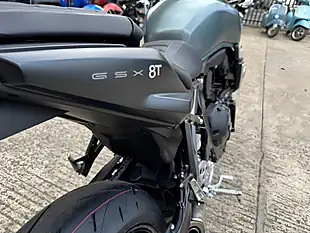Used 2025 Suzuki GSX-8T Green - Interior and Exterior details 8