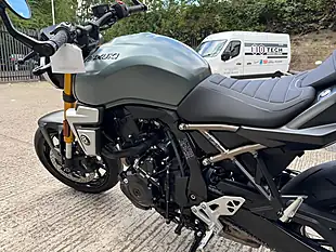 Used 2025 Suzuki GSX-8T Green - Interior and Exterior details 9