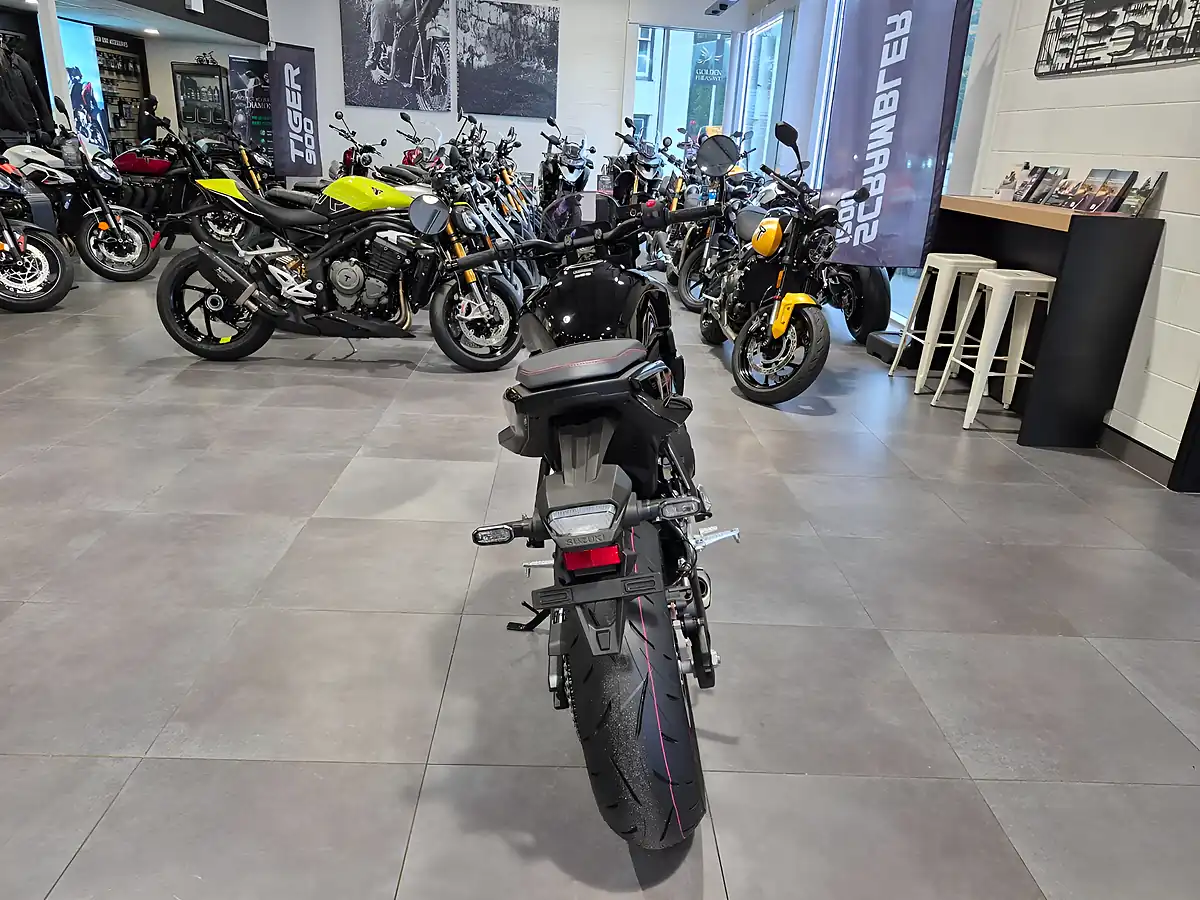 Used 2025 Suzuki GSX-8TT Glass Sparkle Black - Interior and Exterior details 3