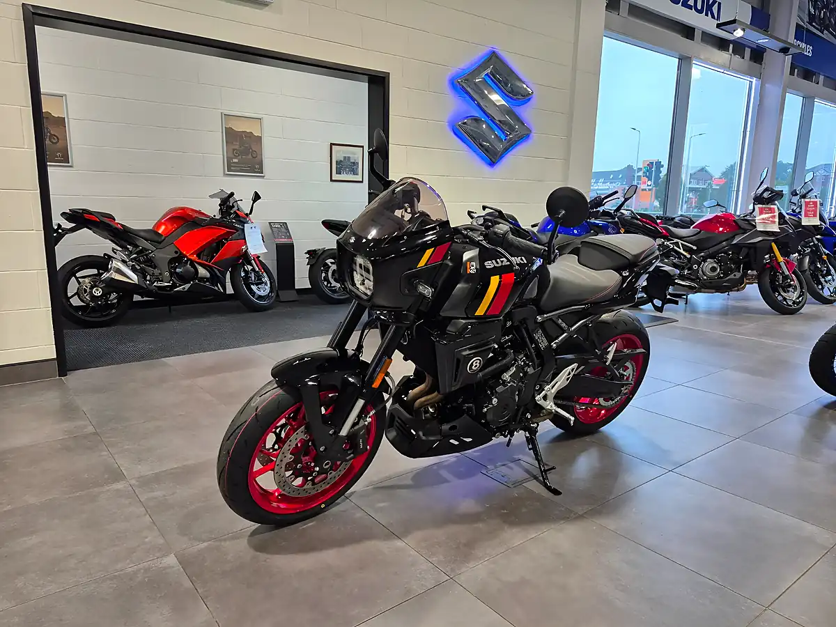 Used 2025 Suzuki GSX-8TT Glass Sparkle Black - Interior and Exterior details 5